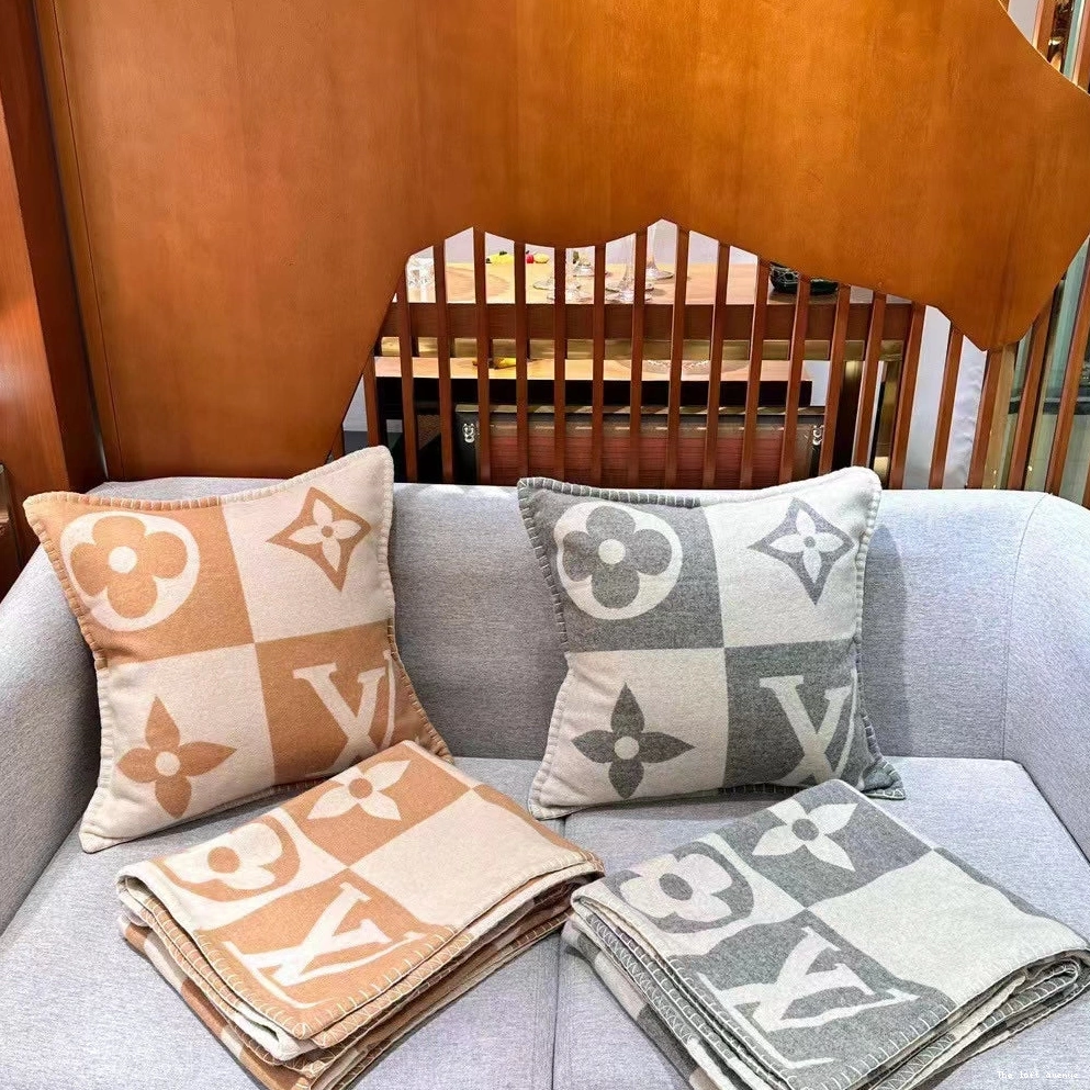 CUSTOM PILLOW CHECKMATE THROW LV WOOL 0823